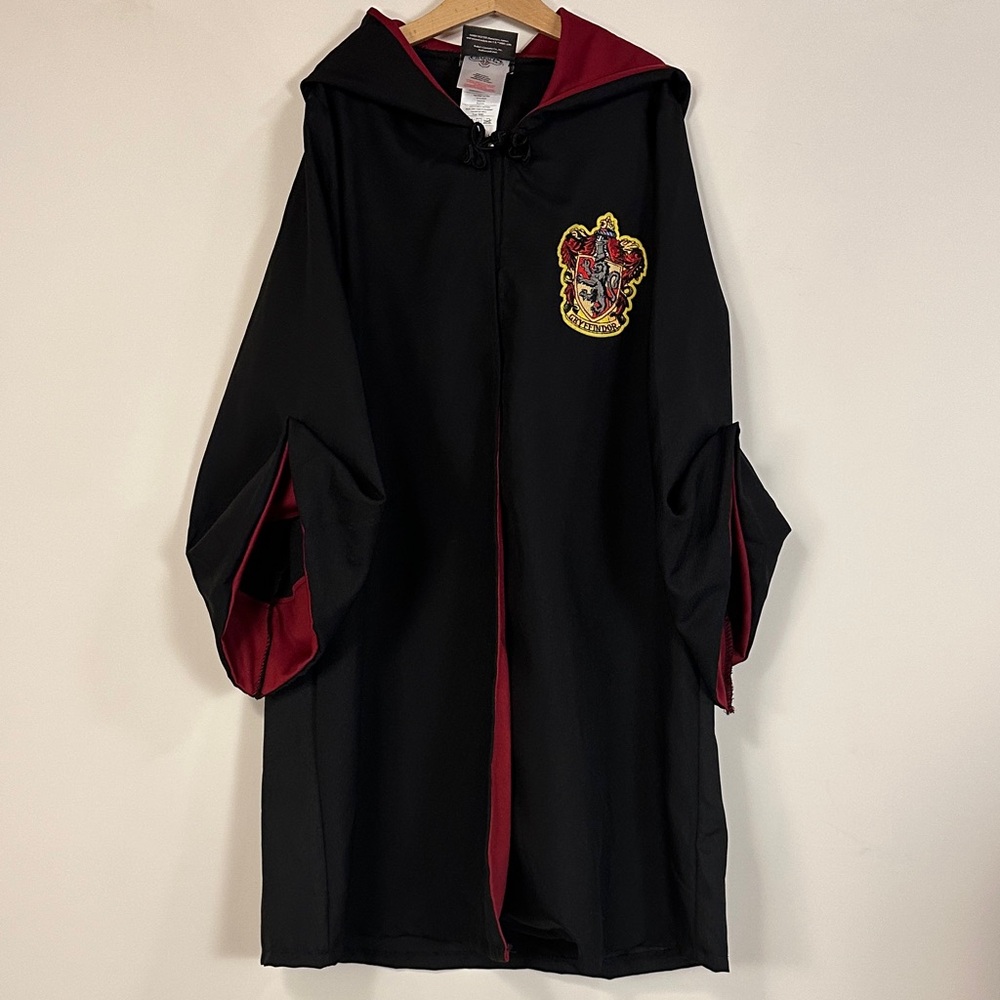 Premium Harry Potter 4-piece Gryffindor Robe Set size 6-8 - Picture 5 of 6